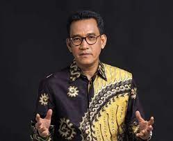 Masa mudanya pernah menjadi ketua bem ugm pada tahun 1991, pernah juga menggeluti… Soal Penangkapan Anak Buah Jokowi Refly Harun Mereka Pikir Kpk Di Bawah Ketiak Pemerintah Misalnya Pikiran Rakyat Com