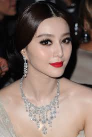 In 2015 Fan Bingbing S Net Worth Was Estimated To Be 75 Million Fan Bingbing Is A Chinese Actress Television P Gadis Cantik Asia Wanita Cantik Wajah Wanita