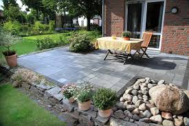 Inspiration ✓ gegebenenfalls weichst du in den garten selbst aus und gestalten eine gartenterrasse, die mehr. Neue Gartenterrasse Mit Natursteinmauer