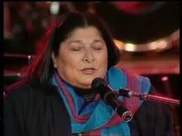Joan Baez Mercedes Sosa Gracias A La Vida Mercedes Sosa Joan Baez Spanish Music