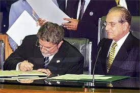 She has represented mato grosso do sul in the federal senate since 2015. Mudanca E Divergencia Ramez Tebet Senador Pmdb Que Assinou No Congresso A Oit 169 Que Fracionara Futuramente O Brasil Sua Filha Simone Tebet Senadora Pmdb Lider No Ms