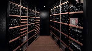 Support mural, meuble et casier à poser, présentoir et colonne, rangement de caisses de vin. Cave A Vin Et Amenagement Armoire A Vin Climatisee Tastvin La Ciotat 13