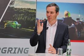 Her birthday was in may. 5k4uxotelcfacm