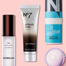 It's best to use a foundation that's very close to the shade of your skin tone. 15 Best Face Primers For Oily Skin And Large Pores 2020 Top Tested Primers For Oily Skin