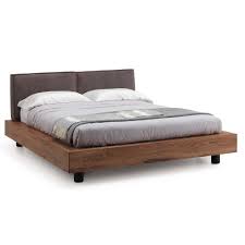 Un letto romantico può essere un letto matrimoniale in ferro battuto con tanti riccioli e decori che caratterizzano un'atmosfera fiabesca. Letto Matrimoniale Industrial Cod A014126 Cogal Home
