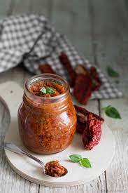 Sono davvero felice di condividere questa ricetta semplice. Pate Di Pomodori Secchi Rafano E Cannella
