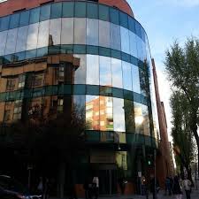El edificio, con 48.670 metros cuadrados de superficie y construido a finales de la década de los años 70, es la mayor sede judicial de la comunidad de madrid y una de las referencias del sistema judicial español. Madrid Digital Agencia De Informatica Y Comunicaciones De La Comunidad De Madrid Edificio Gubernamental En Legazpi