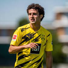 83' foul by bastian oczipka (fc schalke 04). Borussia Dortmund On Twitter Otd Gio Reyna And Mateu Morey Arrived At Bvb Much More To Come