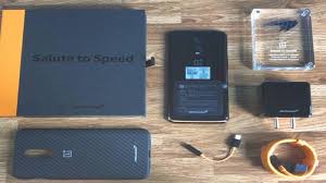 It have a optic amoled screen of 6.41″ size. Oneplus 6t Mclaren Edition Unboxing Video Oneplus 6t Mclaren Limited Edition Is All About Speed The Economic Times Video Et Now