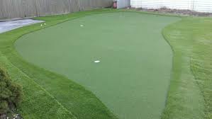 This quality kit features an attractive design as well as features that give the installer a convenient assembly using common tools. Green Life Designs Customizable Artificial Putting Greens