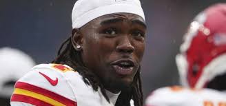 Glennon helps himself with TD as Bears beat Titans 19-7