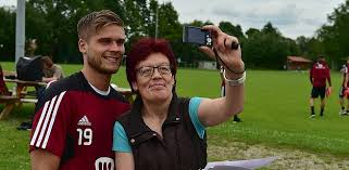 Following a youth stint at r.s.c. 1 Fc Nurnberg Til Hamingju Med Afmaelid Rurik