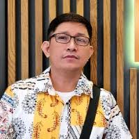 100+ profilů „Ryan -“