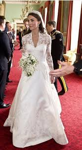 Herzogin kates hochzeitskleid nur kopiert designerin. Pin Von Vero Gra Auf The Royals Kate Hochzeitskleid Beruhmte Hochzeitskleider Hochzeitskleid
