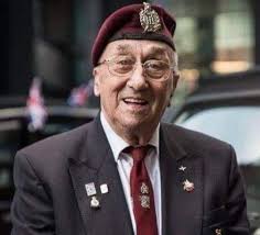 Arnhem veteran Bill Larder celebrating his 100 birthday, many cards have  been sent to wish him a happy birthday. Special guest from Oosterbeek  Gerrit Pijpers visited him at his home.