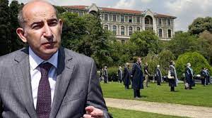 Boğaziçi üniversitesi rektörü mehmed özkan 2017 ve 2018 yıllarında gerçekleşen mezuniyet törenlerinde de protesto edilmişti. J7d044m74mazqm