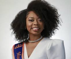 Brianna Blake's Instagram, Twitter & Facebook