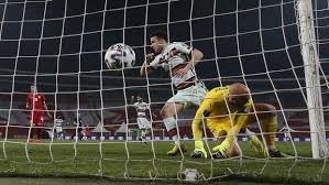 Ada isyarat skor, waktu pertandingan, dst. Ronaldo Marah Besar Gol Injury Time Tak Disahkan Wasit