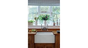 Cette cuisine incarne l'atmosphère douillette du style cottage anglais, mais dans une version plus sobre, contemporaine. Deco Interieure Un Charmant Cottage Anglais Modernise
