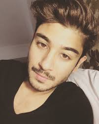 Three months ago, he married sabah native nik naziha (above), 21, whom he met in singapore in 2013. Biodata Harris Baba Penyanyi Handsome Seiras Zayn Malik Azhan Co