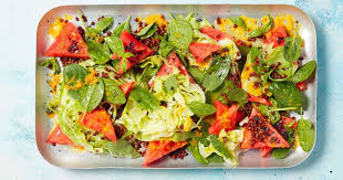 Eisbergsalat Mit Wassermelone Rezept In 2020 Eisbergsalat Lebensmittel Essen Wassermelone