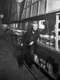 Lampu sorot led fulllux ip66 multiled 10 sampai dengan 100 watt dengan body hitam slim sangat terang dan harga terjangkau, dan lampu sorot led 150 watt dan 200 watt dengan model terbaru. Hari Ini Dalam Sejarah Penemu Bola Lampu Pijar Thomas Alva Edison Meninggal Dunia Halaman All Kompas Com