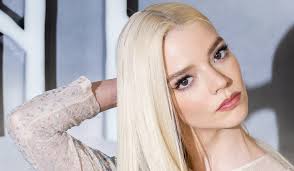 Meglepő módját választotta a meditációnak Anya Taylor-Joy