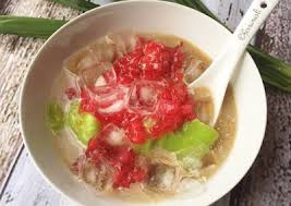 Sambil menunggu dingin adonan tepung, rebus dalam panci gula merah dan pandan Resep Bubur Sumsum Hijau Mutiara Enak Dan Lembut