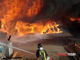 Altro incendio oggi 17 luglio ad ostia. Isola Vicentina Incendio Oggi 21 Gennaio 2014