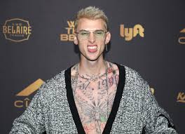 The two enjoyed a dinner at boa steakhouse, as mgk's romance with megan fox gets more serious! Machine Gun Kelly S Entourage Filmed Battering Actor Who Confronted Rapper Over Tweet About Eminem S Daughter