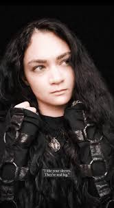 Adrienne Cowan 🖤🤍 : r/AdrienneCowan