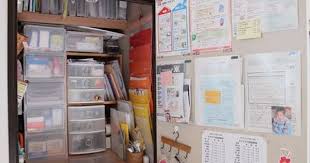 使い方が難しい 奥行きのある収納を情報ステーションに 片づけ収納ドットコム 収納 アイデア 階段下収納 アイデア 収納