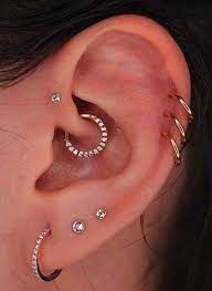 Forward Helix Piercing Why We Love The Earrings Trend 2021 Cool Ear Piercings Pretty Ear Piercings Cute Ear Piercings