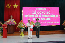 Có 5 bị can bị vks tp hòa bình (tỉnh hòa bình) phê chuẩn khởi tố gồm nguyễn văn dũng (dũng trọc), là một giang hồ chuyên bảo kê nhà hàng, khách sạn, quán. Tan Giam Ä'á»'c Cong An Quáº£ng Trá»‹ La Ai