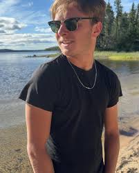 Leo (@leo.morrow_) • Instagram फोटोहरू र भिडियोहरू