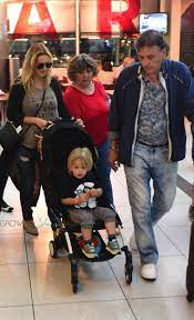 Luisana lopilato is michael bublé's everything.the canadian singer celebrated his wife's birthday on monday, may 18, by sharing a rare photo of his three kids—noah, six, elias, four, and. Luisana Lopilato Son Noah Head Home To Canada Luisana Lopilato Michael Buble Pregnant Wife