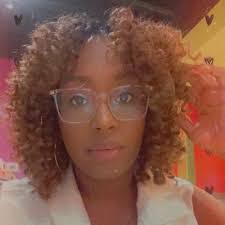 Linda Jakubik's Instagram, Twitter & Facebook