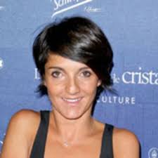 Fille d'un chef d'entreprise et d'une employée de bureau, florence foresti vit une enfance plutôt heureuse bien qu'elle soit souvent victime de crises d'angoisse. Florence Foresti La Biographie De Florence Foresti Avec Voici Fr