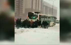 Skigebiete sortiert nach der schneehöhe in kasachstan, schneelage kasachstan, schneewerte in kasachstan, schnee in kasachstan, schneehöhen in kasachstan. Kasachstan Extreme Schneefalle Behindern Verkehr Azertac Video Aserbaidschanische Staatliche Nachrichtenagentur