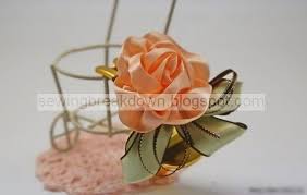 خياطة و تفصيل تزيين مساكة شعر بالصور Floral Ribbon Flowers Kanzashi