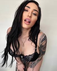 Caitlin Lyndon aka FITMUM 😈💦 on X: 