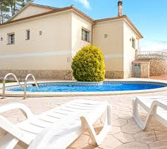 Lloret De Mar Alquiler De Villa Con 4 Habitaciones Y Piscina Privada En Lloret De Mar Girona En 2020 Piscina Privada Casas Con Piscina Lloret De Mar