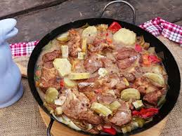 Bondiola A La Cerveza Negra Con Batatas Al Disco Recetas Cocineros Argentinos Bondiola De Cerdo Comida Comida Al Disco