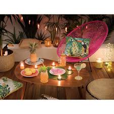 Réussir sa décoration de jardin ne s'improvise pas. Coussin De Jardin En Tissu Imprime Tropical 45x45 Cacatoes Maisons Du Monde