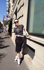 小宋佳黑白造型ports头排看秀享受米兰阳光 拍拍贴 fashion style trendy