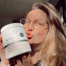 Today we're sending some love to one of our all time favourite Nutrition  products. The BeWell Superfood Greens 💚 One scoop of this versatile, vegan  superfood powder delivers a blend of 36