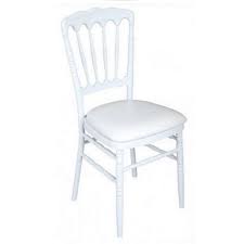 Location chaises napoleon pliantes blanches, l'armature est en bois, l'assise en sky blanc. Chaise Napoleon Blanche Location