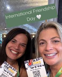 Happy International Friendship Day 💛 This is @voicebycarla , my VO buddy  extraordinaire, my sounding board, my cheerleader, and a true friend in  this wonderful, weird world of voiceover. We both stepped
