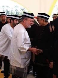 Namun trak yang mempunyai 685 kuasa kuda dengan kelajuan 100 kilometer sejam ini, dikatakan mengatasi harga trak peribadi buatan us sebelum ini yang berharga sebanyak $481,000 (rm1,457,490). Mukhriz Mahathir Mengelak Bersalaman Dengan Sultan Johor Dan Tmj Video Pak Din