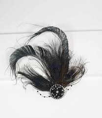 Help this guy fit in with the other toucans, and spruce his feathers up with some bright, beautiful colors. Unique Vintage 1920s Black Feather Flapper Hair Clip